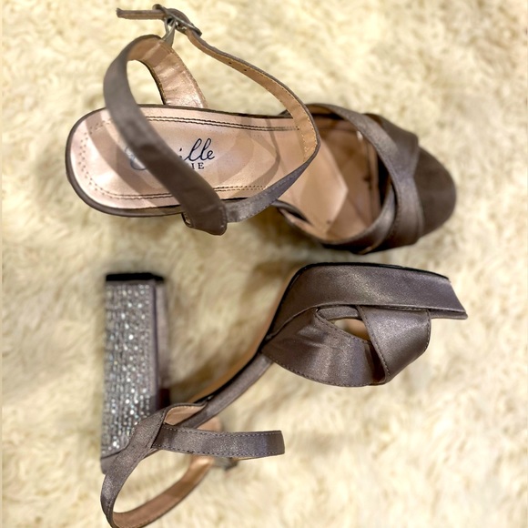 Silver Formal Shoe - Picture 1 of 5